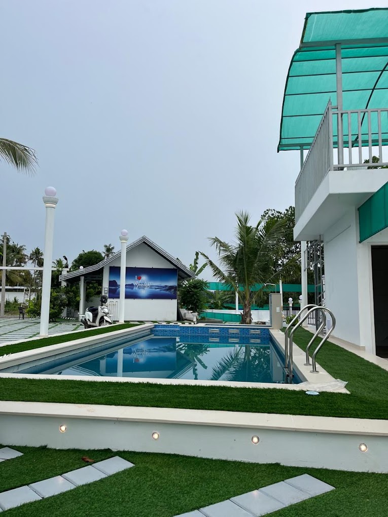 the village resort,luxury hotel,family resort,nearby hotels,best resorts